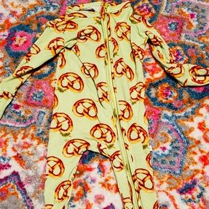 Posh peanut 6-9 month pretzels footie